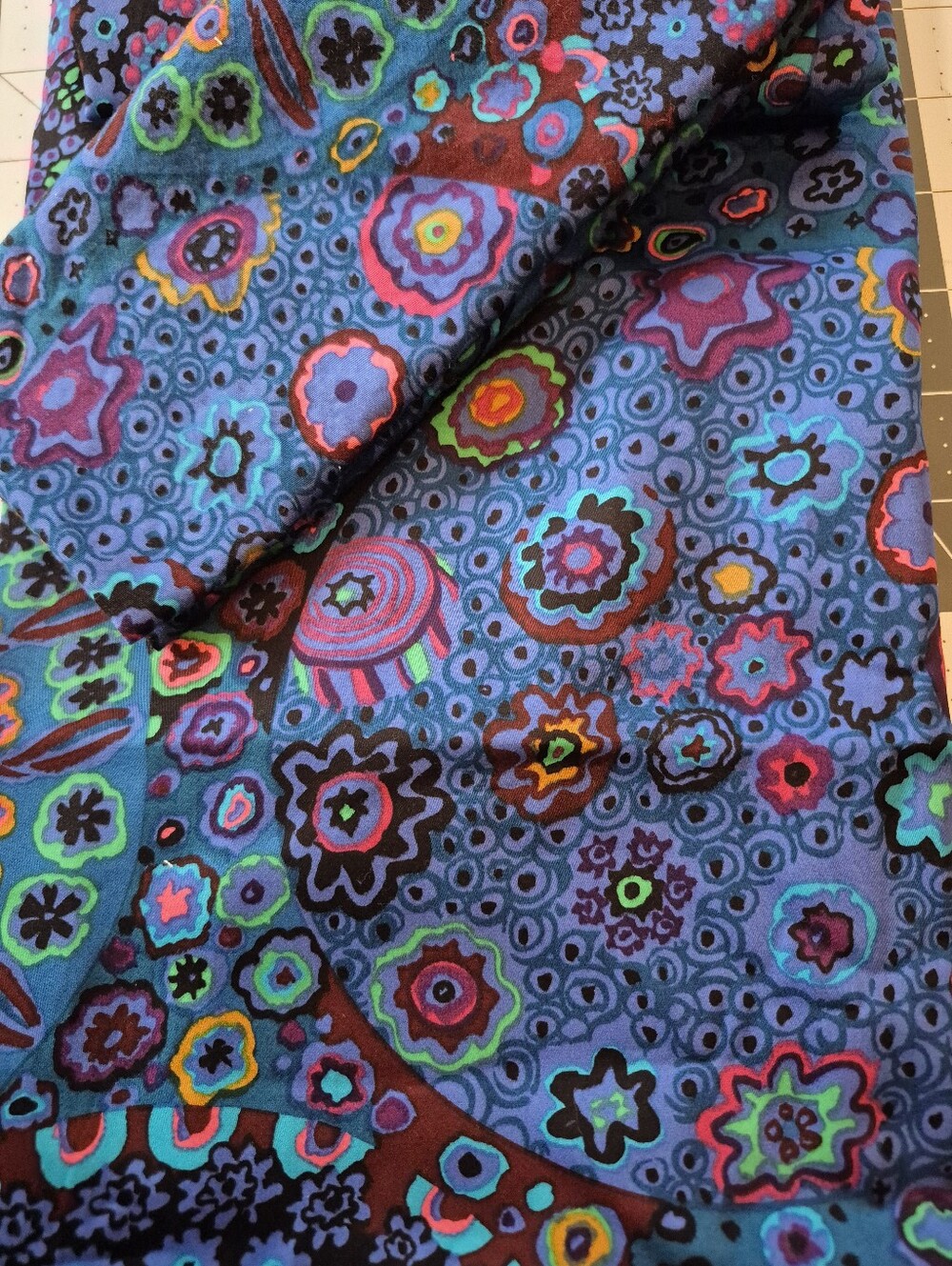 Vibrant Blue Floral Print Fabric - Bold Multicolor Design Silky  Kaffee Fasset